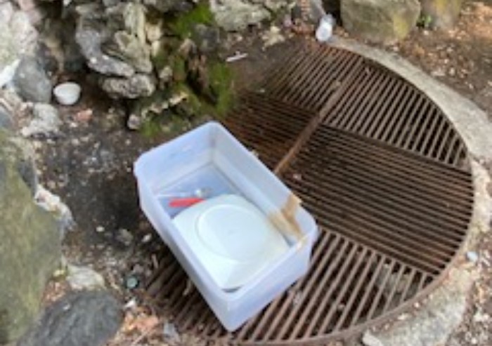 Modena, degrado area Policlinico: bivacchi nel parco