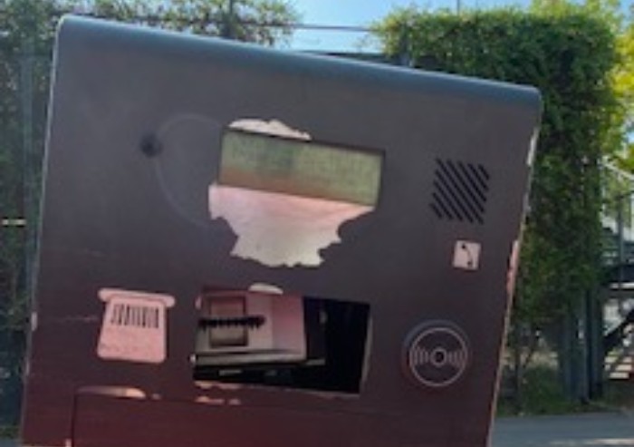 Modena, degrado area Policlinico: bivacchi nel parco