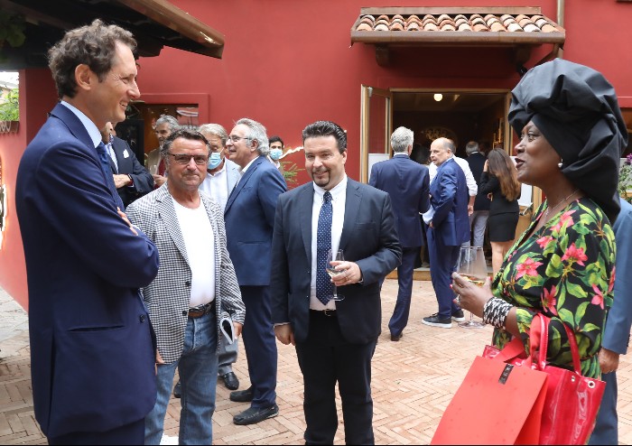 Modena, Bottura mette a tavola i big Ferrari al ristorante Cavallino
