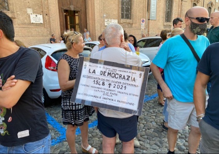 Modena, in 500 al corteo pacifico in centro per dire no al Green Pass