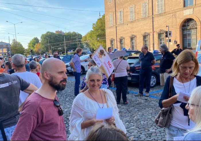 Modena, in 500 al corteo pacifico in centro per dire no al Green Pass