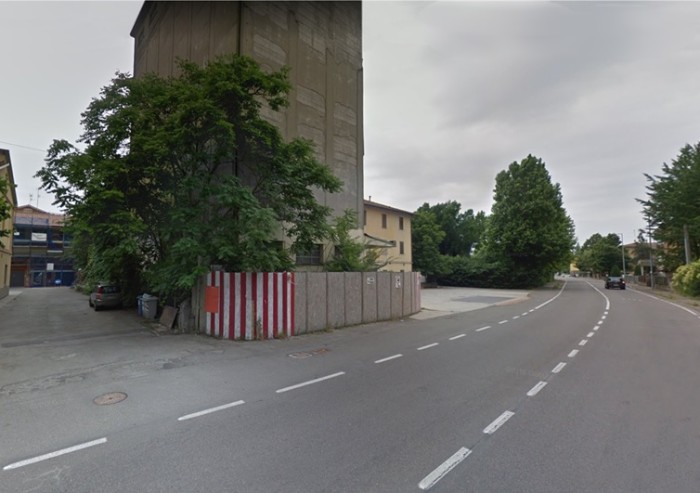 Modena, abbattuto l'ex Mulino: addio a un pezzo di storia di Albareto