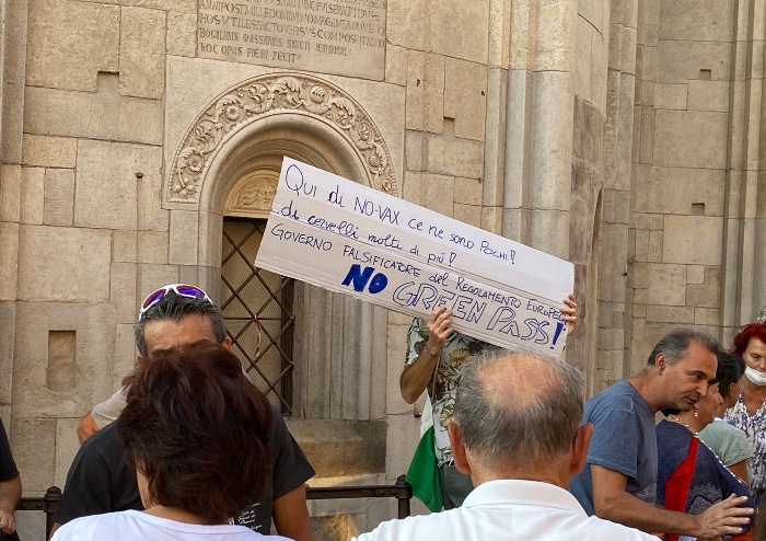 Modena, ancora manifestazione pacifica contro Green Pass. In silenzio