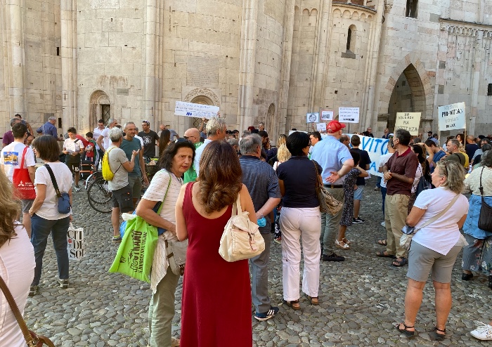 Modena, ancora manifestazione pacifica contro Green Pass. In silenzio