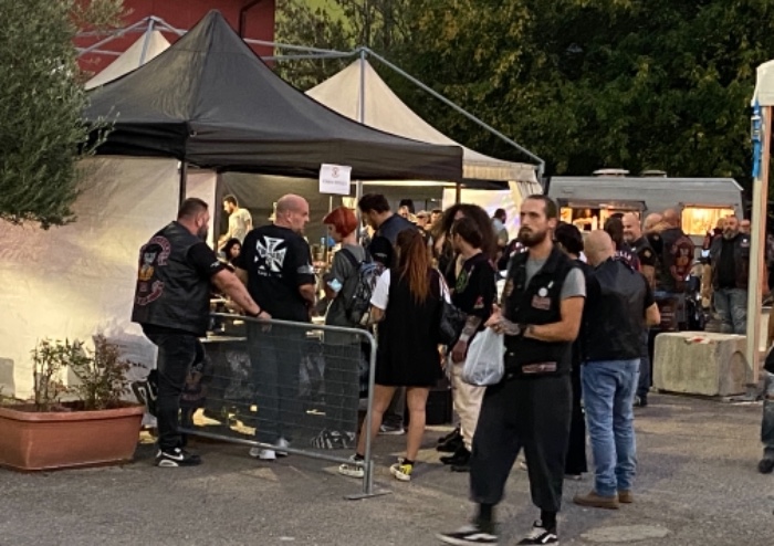 Moto e tatuaggi: Bastiglia per una sera capitale del rock