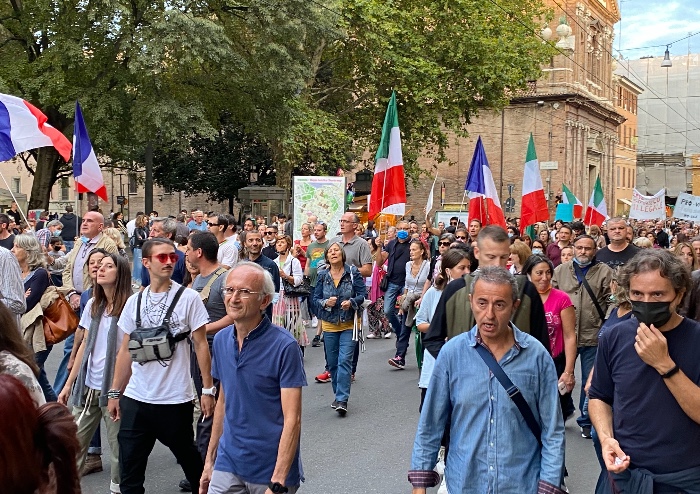 No green pass: in mille al corteo pacifico a Modena