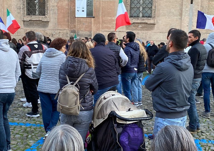 Modena, dalla manifestazione pacifica anti Green Pass parole di luce