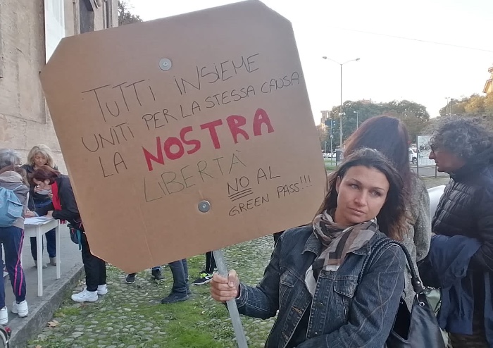 Modena, dalla manifestazione pacifica anti Green Pass parole di luce