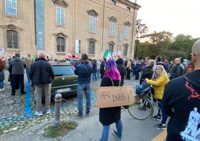 Modena, dalla manifestazione pacifica anti Green Pass parole di luce