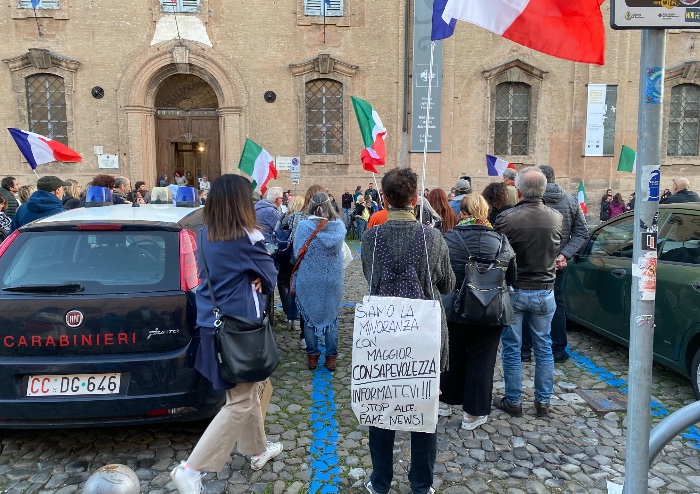 Modena, dalla manifestazione pacifica anti Green Pass parole di luce