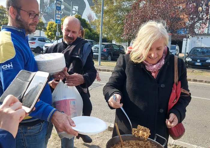 Presidio no green pass alla New Holland: pranzo coi modenesi
