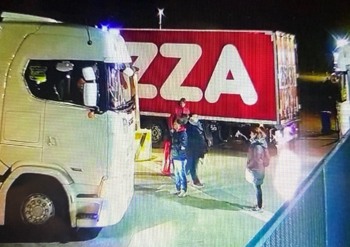 Italpizza insiste: 'La Cgil ha bloccato camion e auto, ecco le foto'