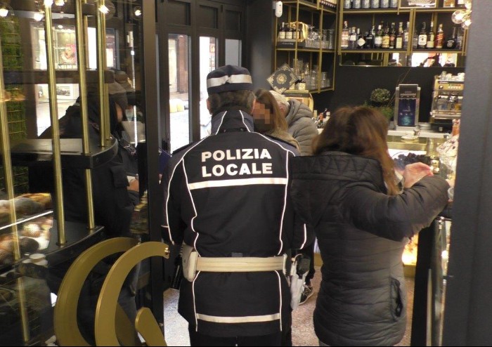 Super Green Pass, controlli a tappeto a Modena sui bus e nei bar