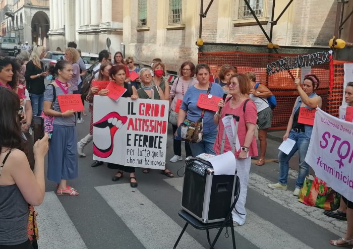 Violenza sulle donne, mobilitazione davanti al Tribunale di Modena