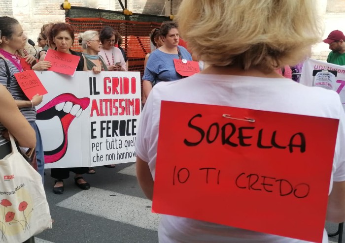 Violenza sulle donne, mobilitazione davanti al Tribunale di Modena