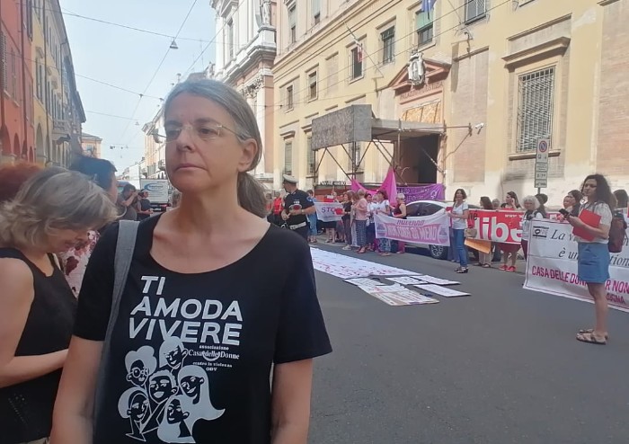 Violenza sulle donne, mobilitazione davanti al Tribunale di Modena