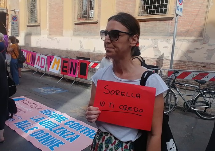 Violenza sulle donne, mobilitazione davanti al Tribunale di Modena