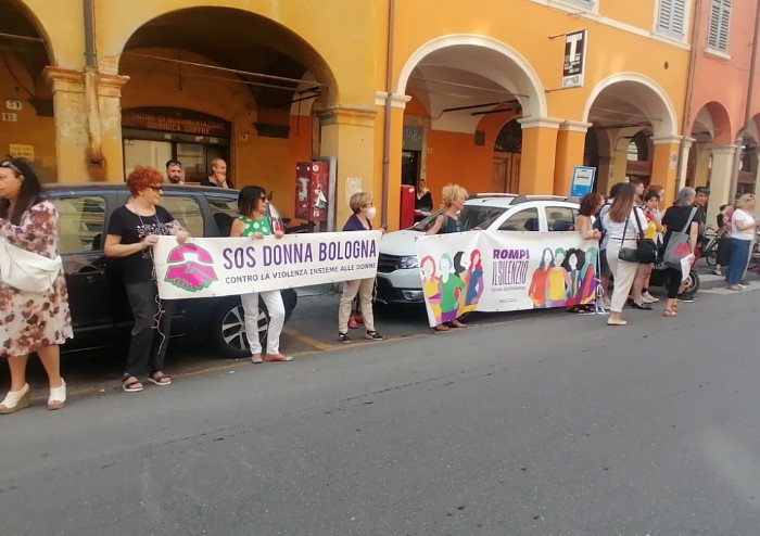 Violenza sulle donne, mobilitazione davanti al Tribunale di Modena