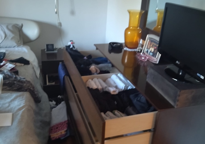 Modena, ladri smontano vetrata e si chiudono in casa: proprietari costretti a chiamare vigili del fuoco