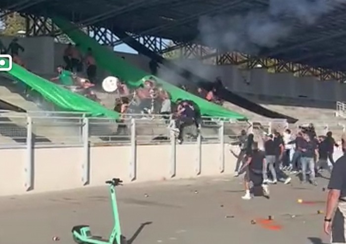 Al Novi Sad scontri surreali tra tifosi del Modena e del Casablanca
