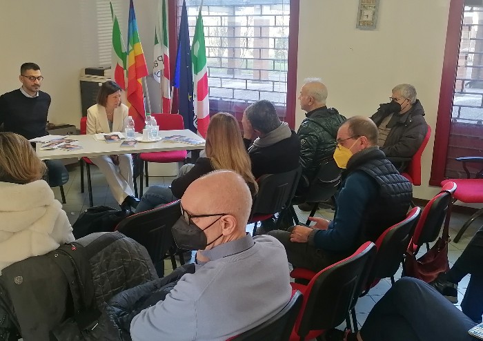 Primarie Pd, De Micheli a Modena: 'Partito lontano da lavoratori, giovani. Donne trattate come panda in riserva'