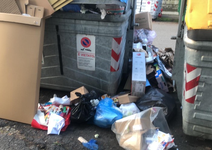 Modena, via Cavazzi: il porta a porta non c'è, il degrado sì