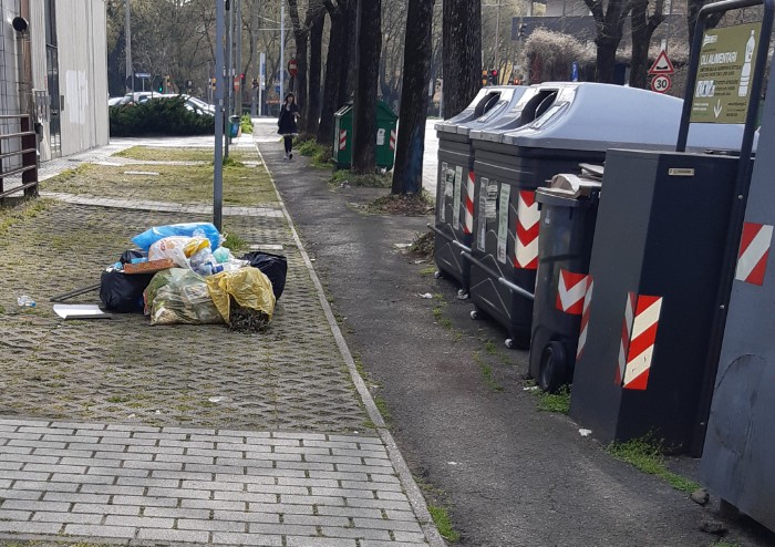 Caos differenziata a Modena: situazione fuori controllo