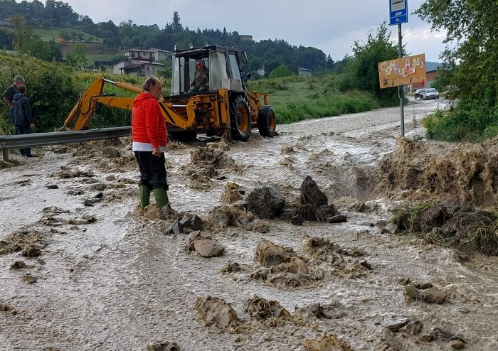 Forti temporali in tutta la provincia, chiusa la SP24 a Saltino, travolta da fango e detriti