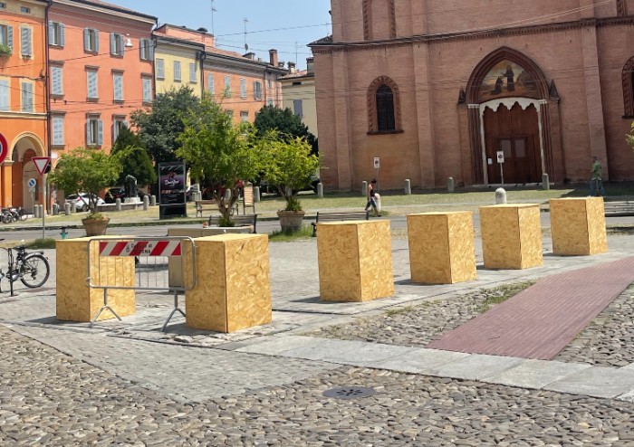 'Modena continua ad essere immersa nei rifiuti'