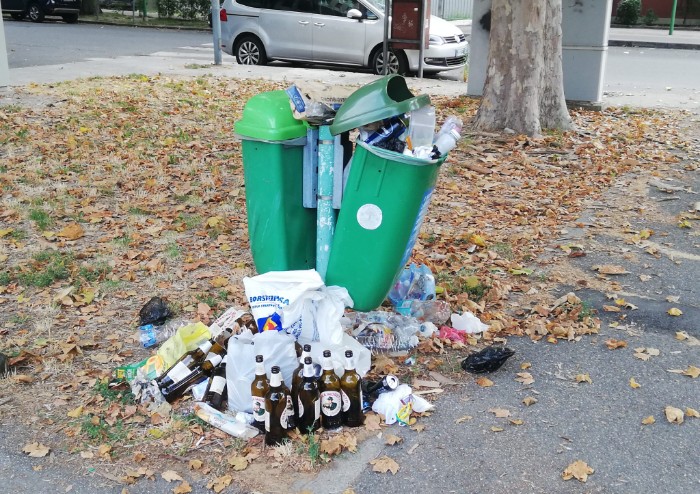 Parchetto riqualificato 8 mesi fa con 200mila euro: il degrado regna