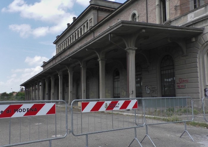 Altro che riqualificazione, la stazione piccola è ancora fatiscente