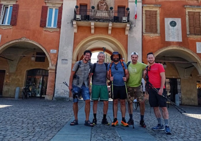 A piedi da Sassuolo a Tellaro: il viaggio libero di 5 amici