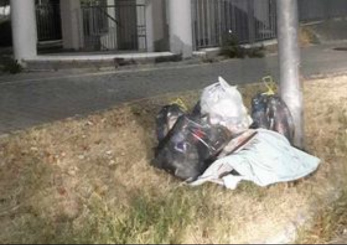 Caos differenziata, si moltiplicano abbandoni sui cigli delle strade
