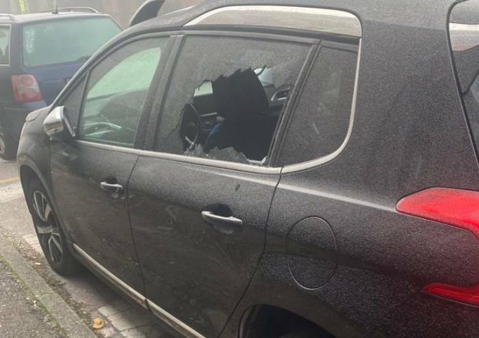 Rione Sacca: raid vandalico nella notte sulle auto in sosta