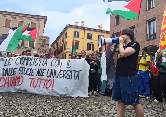 ‘Palestina libera’: a Modena piazza Grande gremita per Gaza