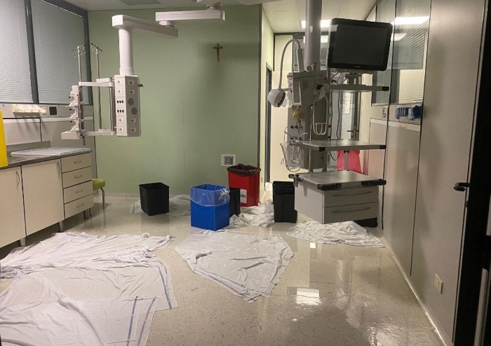 ‘Ospedale di Carpi, disastro in Rianimazione, muffe e allagamenti: specchio di una sanità a pezzi’