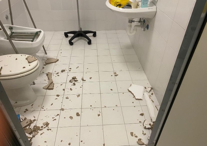 ‘Ospedale di Carpi, disastro in Rianimazione, muffe e allagamenti: specchio di una sanità a pezzi’