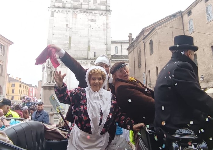 Modena, lo sproloquio di Sandrone: dai rifiuti, al vescovo, al Pavarotti scippato: nessun accenno agli scandali Amo e Fondazione