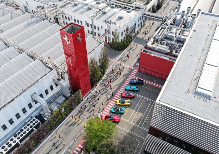 Correre nel cuore Ferrari: la Mezza Maratona memorial Enzo Ferrari replica lo spettacolo