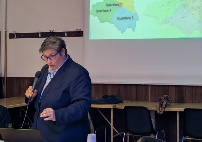 Modena, è successo ancora: il Pd censura il sindaco Mezzetti, all'incontro c'è ma è tagliato dalla galleria di foto