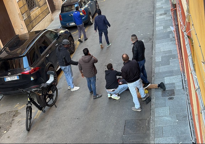 Modena, terrore in via Emilia: travolge otto pedoni, due gravissimi. 'Abbiamo visto le persone volare'