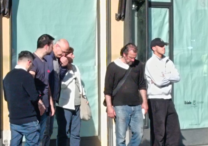 Modena, terrore in via Emilia: travolge otto pedoni, due gravissimi. 'Abbiamo visto le persone volare'