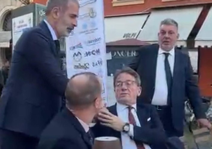 Modena, cena in piazza a quattro ore e a due passi dalla strage: Confcommercio rivendica la scelta