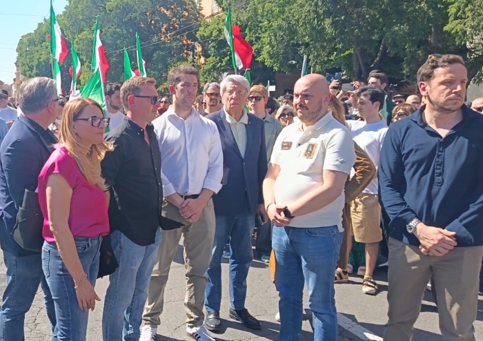 Modena, in 300 alla manifestazione di Fdi: in piazza coi meloniani i sostenitori di Vannacci e Giovanardi