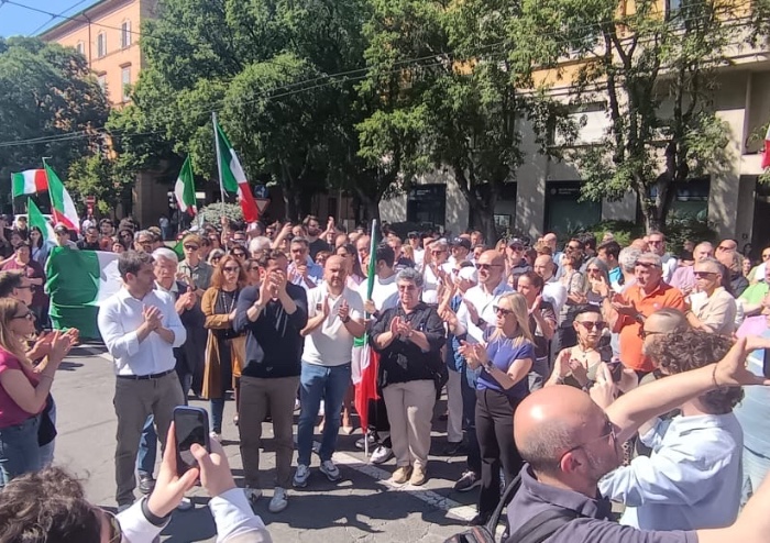 Modena, in 300 alla manifestazione di Fdi: in piazza coi meloniani i sostenitori di Vannacci e Giovanardi