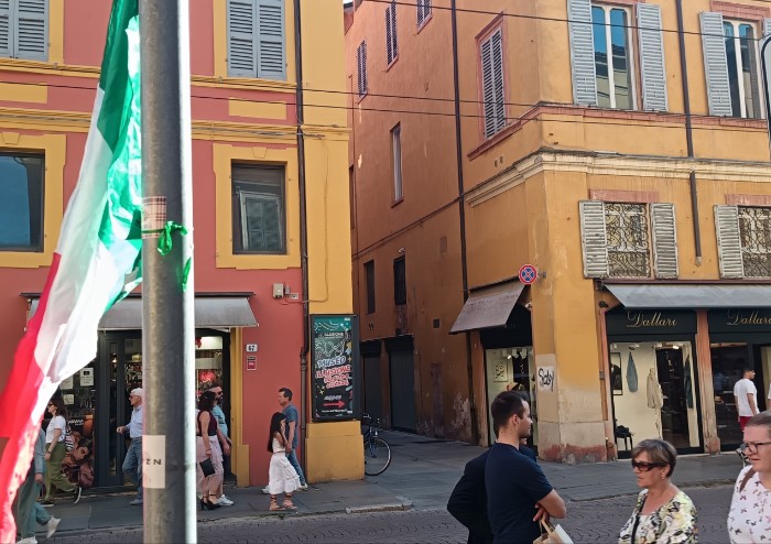 Strage di Modena, da Mezzetti una rosa bianca nel luogo della tragedia