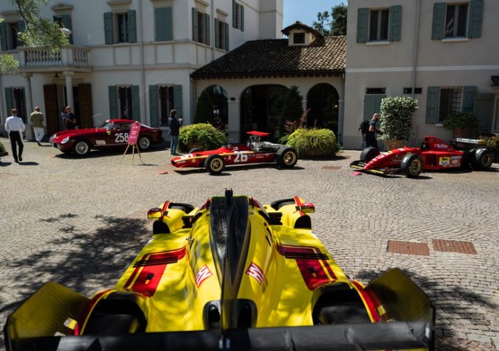 Cavallino Classic Modena omaggia le origini del Drake: show con 40 Ferrari a Casa Maria Luigia