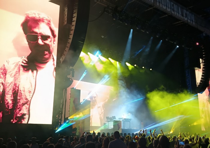 Jarre suona ancora il futuro, show immersivo per il gran finale del Jazz Open Modena