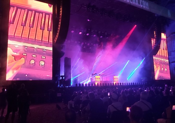 Jarre suona ancora il futuro, show immersivo per il gran finale del Jazz Open Modena