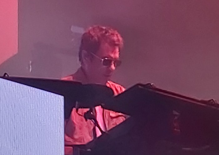 Jarre suona ancora il futuro, show immersivo per il gran finale del Jazz Open Modena
